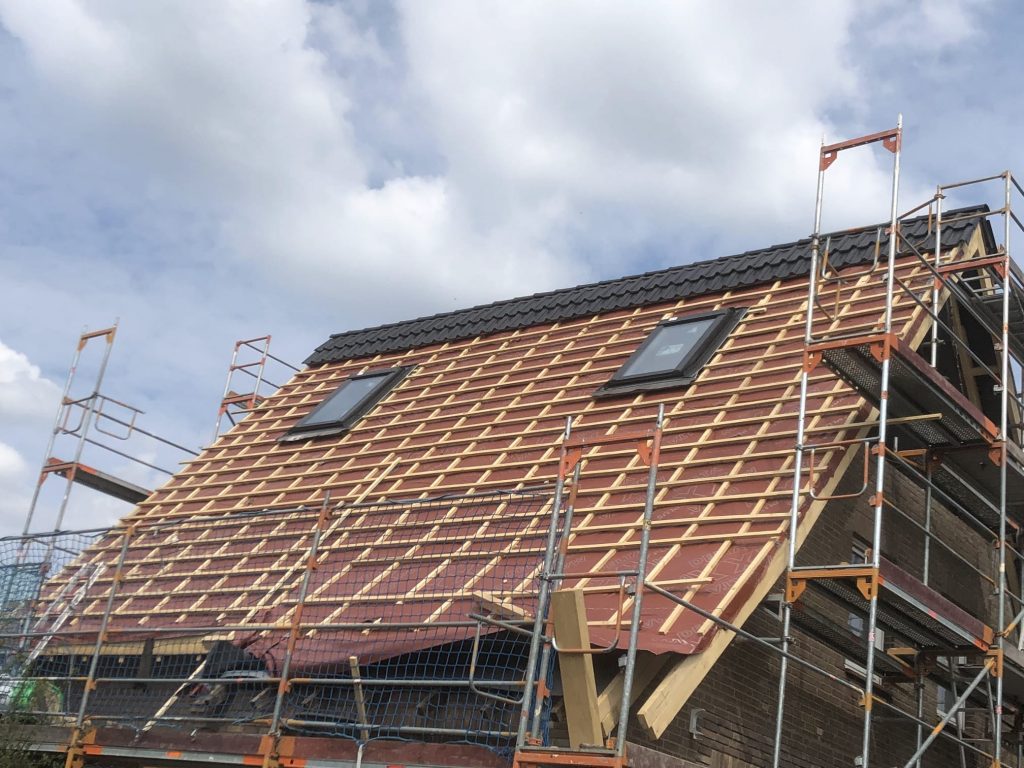 X-PERT Hausmeisterservice in Reken bei der Dachreparatur