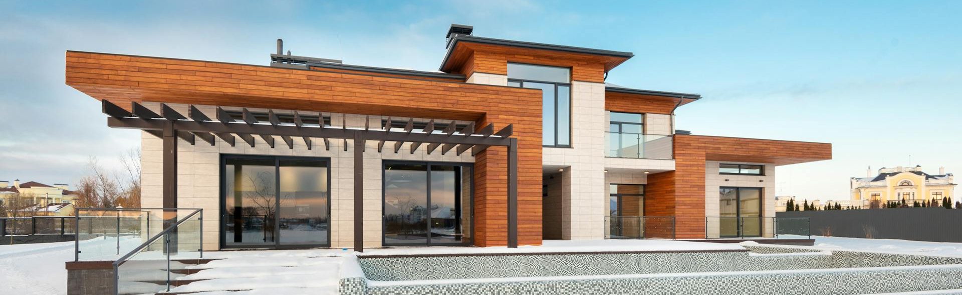 Beispiel einer hochwertigen Holzfassade – umgesetzt vom X-Pert Hausmeisterservice-Team